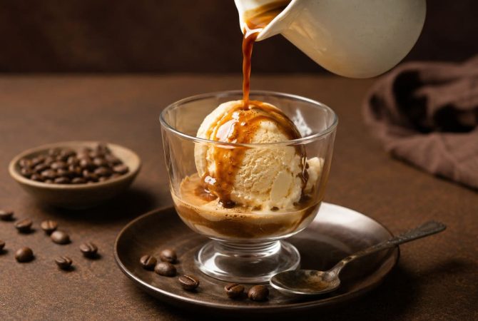 Affogato: contraste que surpreende entre café quente e sorvete gelado