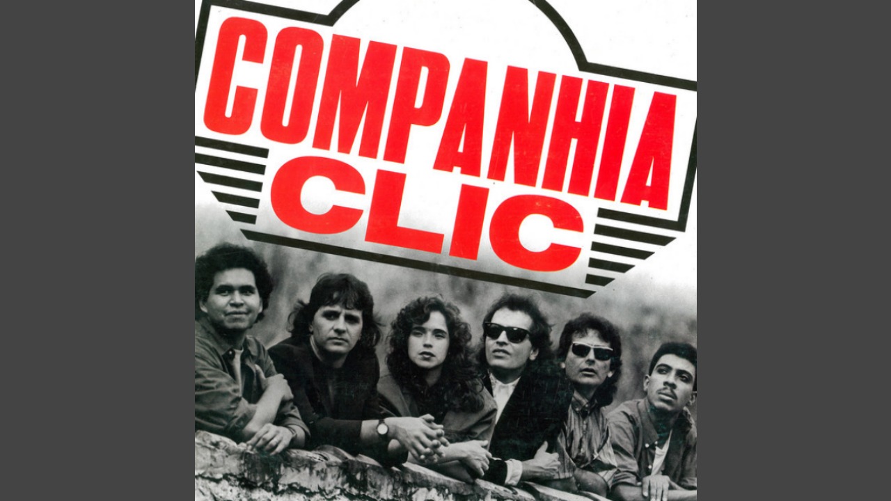 A trajetória profissional da cantora começou em bares de sua cidade natal, ainda no início da década de 1980. Pouco depois, ela passou a integrar o bloco afro Eva como backing vocal. Entre 1989 e 1990, ela assumiu como vocalista da banda Companhia Clic. A carreira solo teve início em 1991, com o álbum 