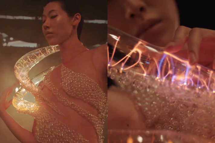 Estilista holandesa Iris van Herpen apresenta vestido de plasma, material presente nas estrelas – Reprodução/YouTube Iris van Herpen