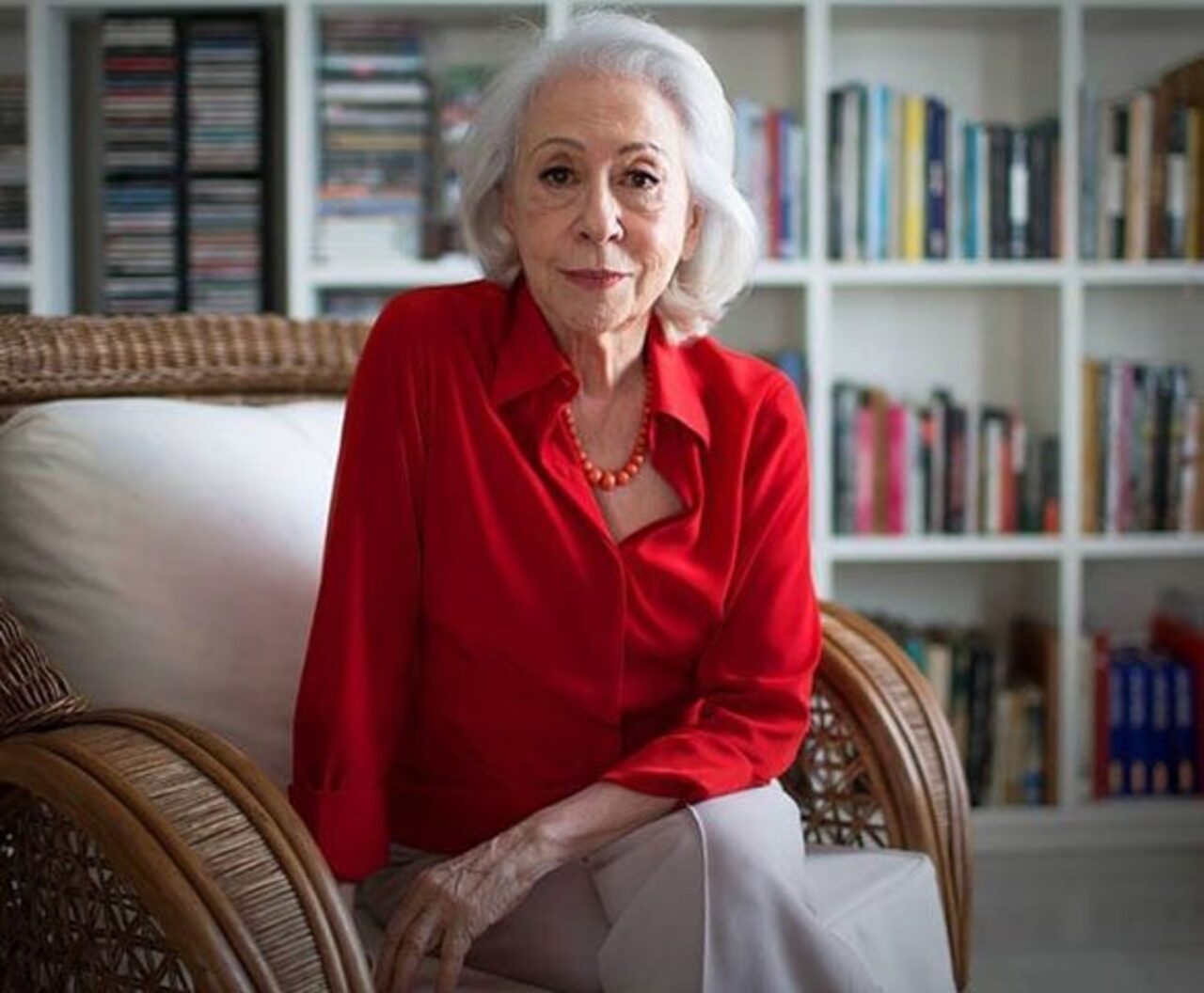 Fernanda Montenegro explicou que tomou conhecimento da propaganda fraudulenta enquanto utilizava o celular. Ao comentar o episódio, classificou a prática como criminosa e criticou o uso indevido de sua identidade. 