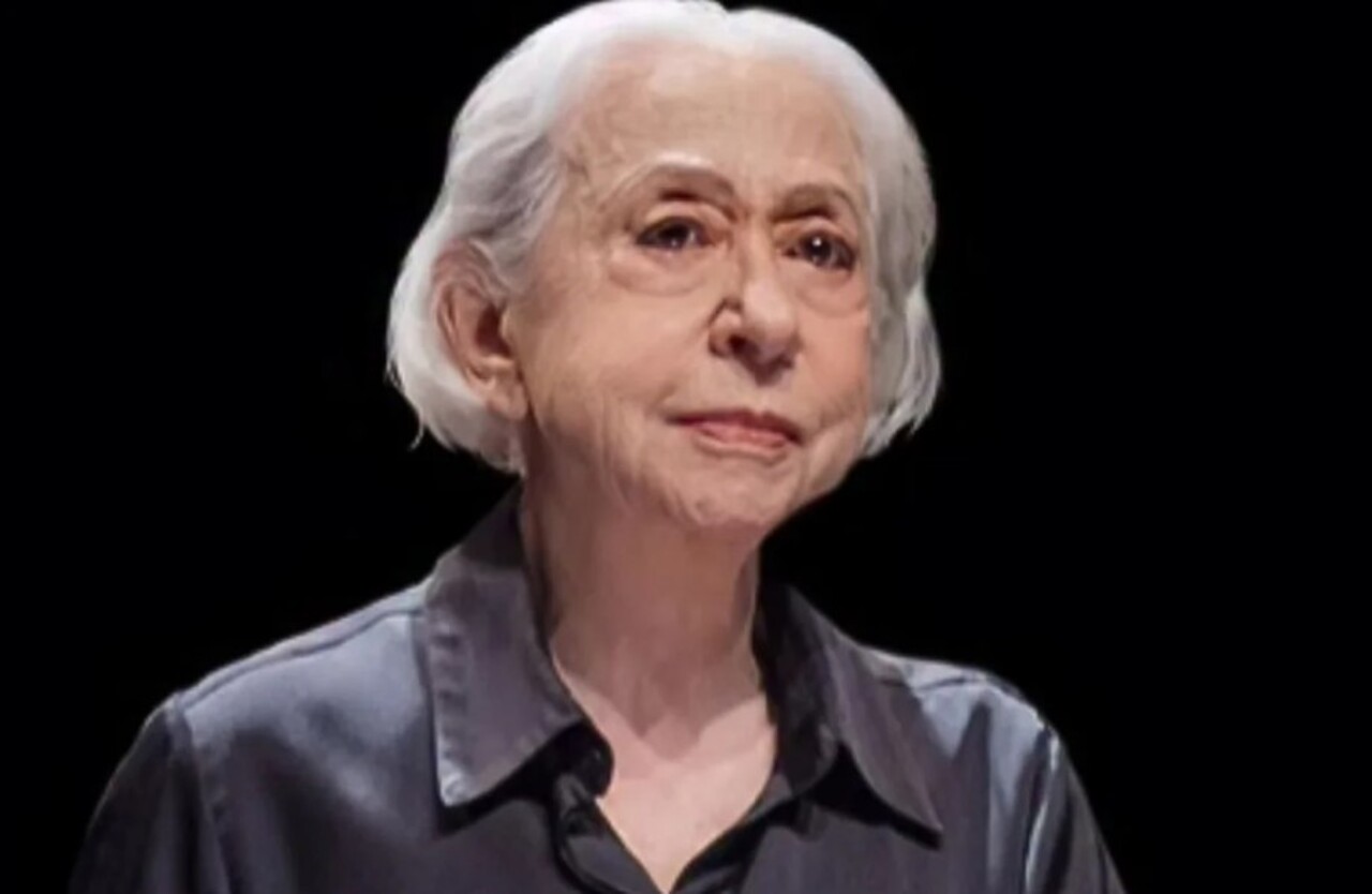 A atriz Fernanda Montenegro, de 96 anos, fez um alerta ao público após identificar um golpe que utiliza indevidamente sua imagem e sua voz para divulgar, na internet, um suposto medicamento voltado ao público idoso. Em mensagem nas suas redes sociais, a artista declarou que nunca autorizou a utilização de seu nome em qualquer campanha publicitária relacionada ao produto. 'Quero denunciar aqui o uso do meu nome, da minha pessoa, na propaganda de um remédio para idosos. Remédio esse que cura até A -  (crédito: Reprodução/Instagram)