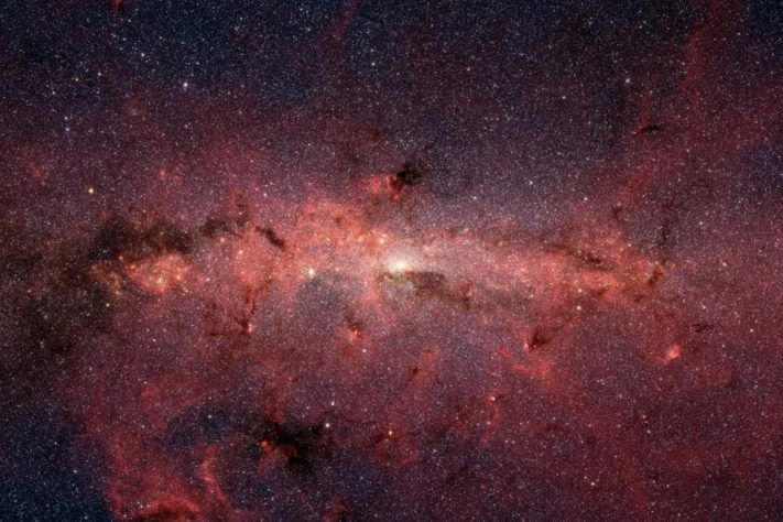 Imagem do centro da Via Láctea, região onde a molécula de eritrulose foi detectada no espaço – NASA/Caltech/Susan Stolovy (SSC/Caltech)
