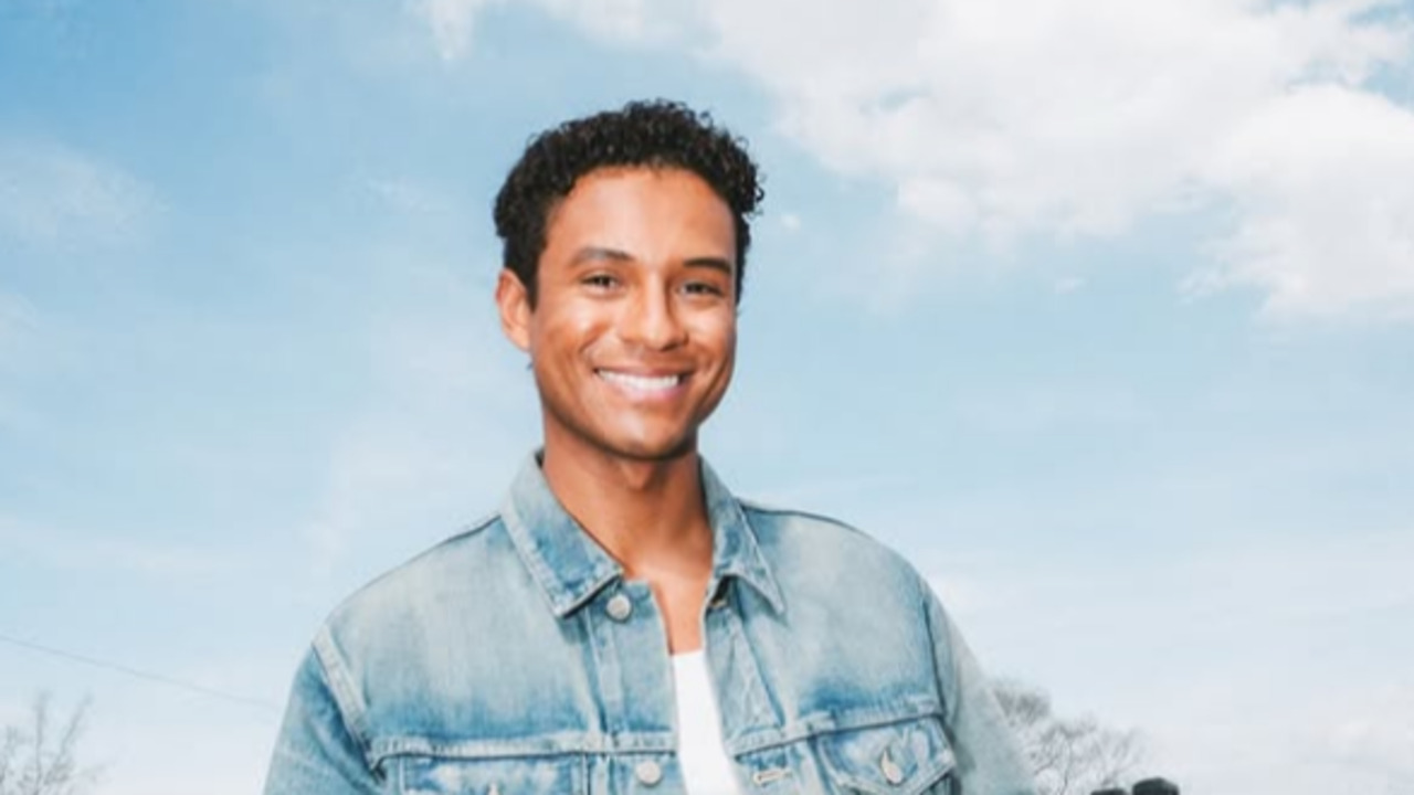 Jaafar Jackson nasceu em Los Angeles, nos Estados Unidos. É filho de Jermaine Jackson, que fez parte do Jackson 5, e de Alejandra Genevieve Oaziaza, natural de Bogotá, na Colômbia. Com dupla nacionalidade, americana e colombiana, faz parte de uma família numerosa e tem 11 irmãos.
