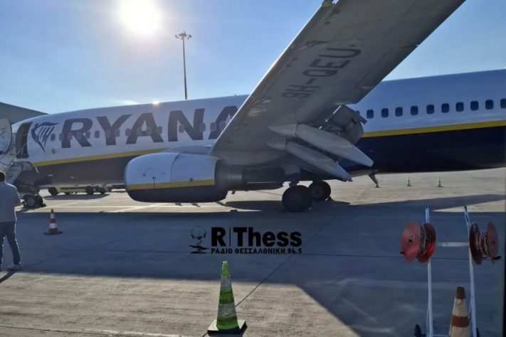 Janela quebra durante voo da Ryanair e passageiro fica com metade do corpo para fora – Reprodução/Rthess