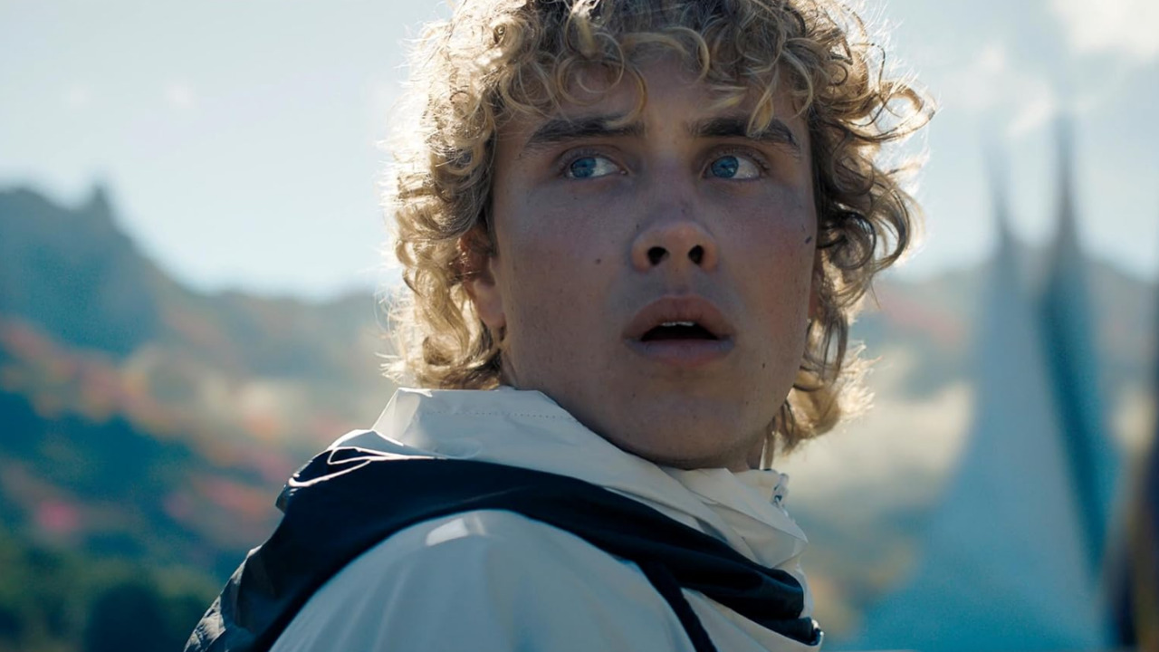 Dirigido por Francis Lawrence, que comandou os filmes anteriores da franquia, o longa é baseado no livro homônimo de Suzanne Collins, que acompanha o jovem Haymitch Abernathy durante a 50ª edição dos Jogos Vorazes, conhecida por ter o dobro de tributos e ser uma das competições mais brutais da história de Panem.
