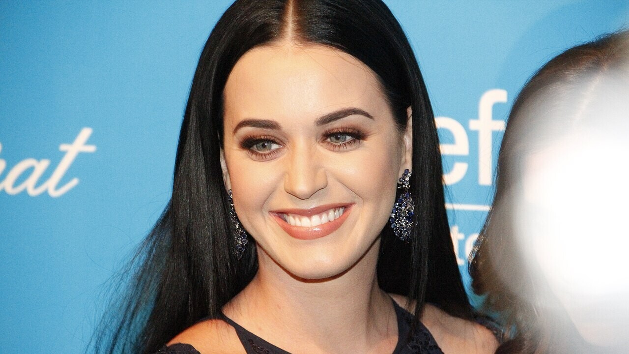 Katy Perry construiu uma das carreiras mais sólidas do pop nas últimas duas décadas. Ela ficou famosa em 2008 com o single 