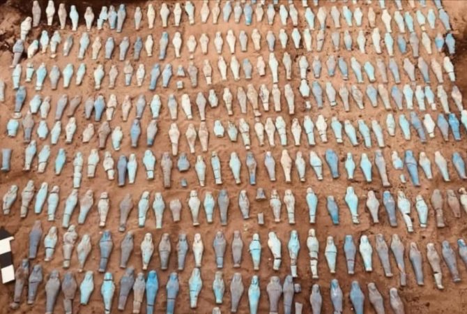 Necrópole descoberta no Egito revela novos detalhes sobre rituais funerários; escavação revelou 560 estatuetas