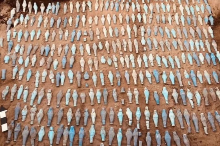 Mais de 500 estatuetas são encontradas em antiga necrópole egípcia – Cortesia do Ministério do Turismo e Antiguidades do Egito