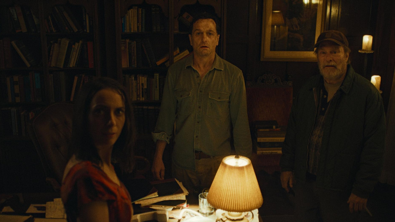Além de Rhys, Kate O'Flynn e Stephen Root também receberam indicações pela atuação. Enquanto ela interpreta Patricia Moyer, assistente do prefeito Tom Loftis, Stephen Root dá vida a Wyck, um dos moradores mais próximos do protagonista.
