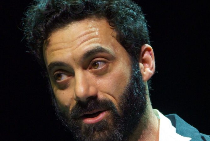 Morgan Spector será Robert Langdon em nova série da Netflix baseada em livro de Dan Brown