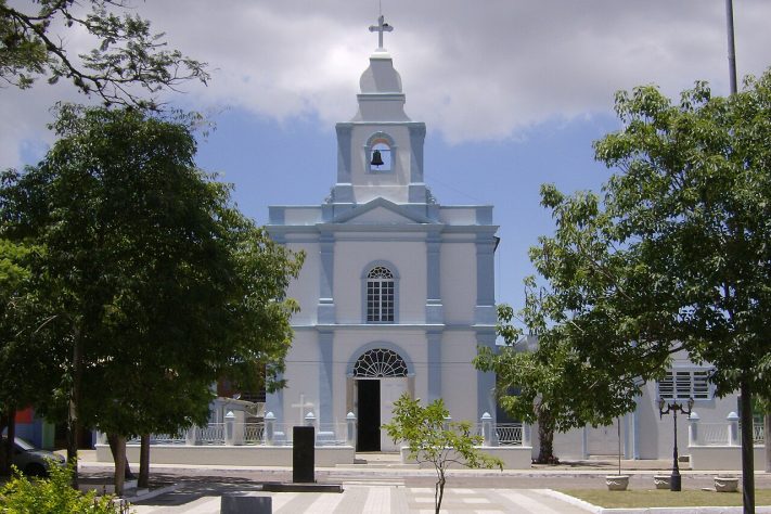 Igreja Matriz São Luiz Rei de França, Mostardas (RS) – Wikimedia Commons/Scheridon