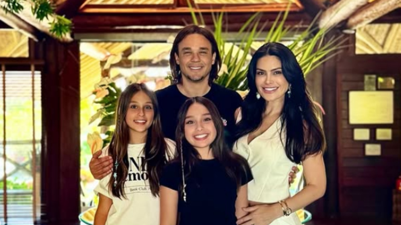 Natália é mãe das gêmeas Maya e Kiara, que nasceram em agosto de 2013. Elas são fruto do relacionamento de Natália com Leandro, ex-integrante da banda KLB. Os dois estão juntos desde 2008, e se casaram em março de 2022, em cerimônia religiosa realizada em São Paulo.
