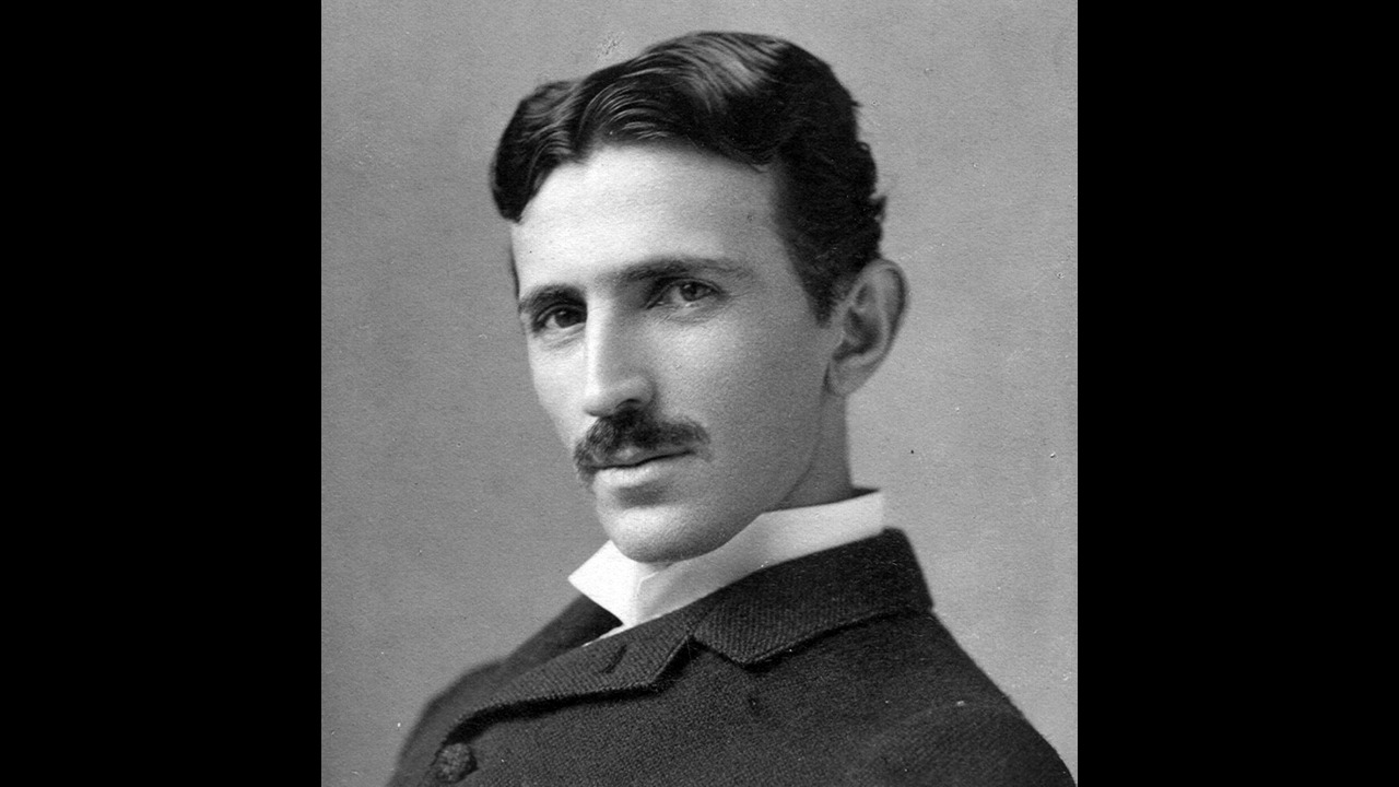 Aliás, Nikola Tesla patenteou o primeiro barco controlado por rádio do mundo, que ele chamou de 