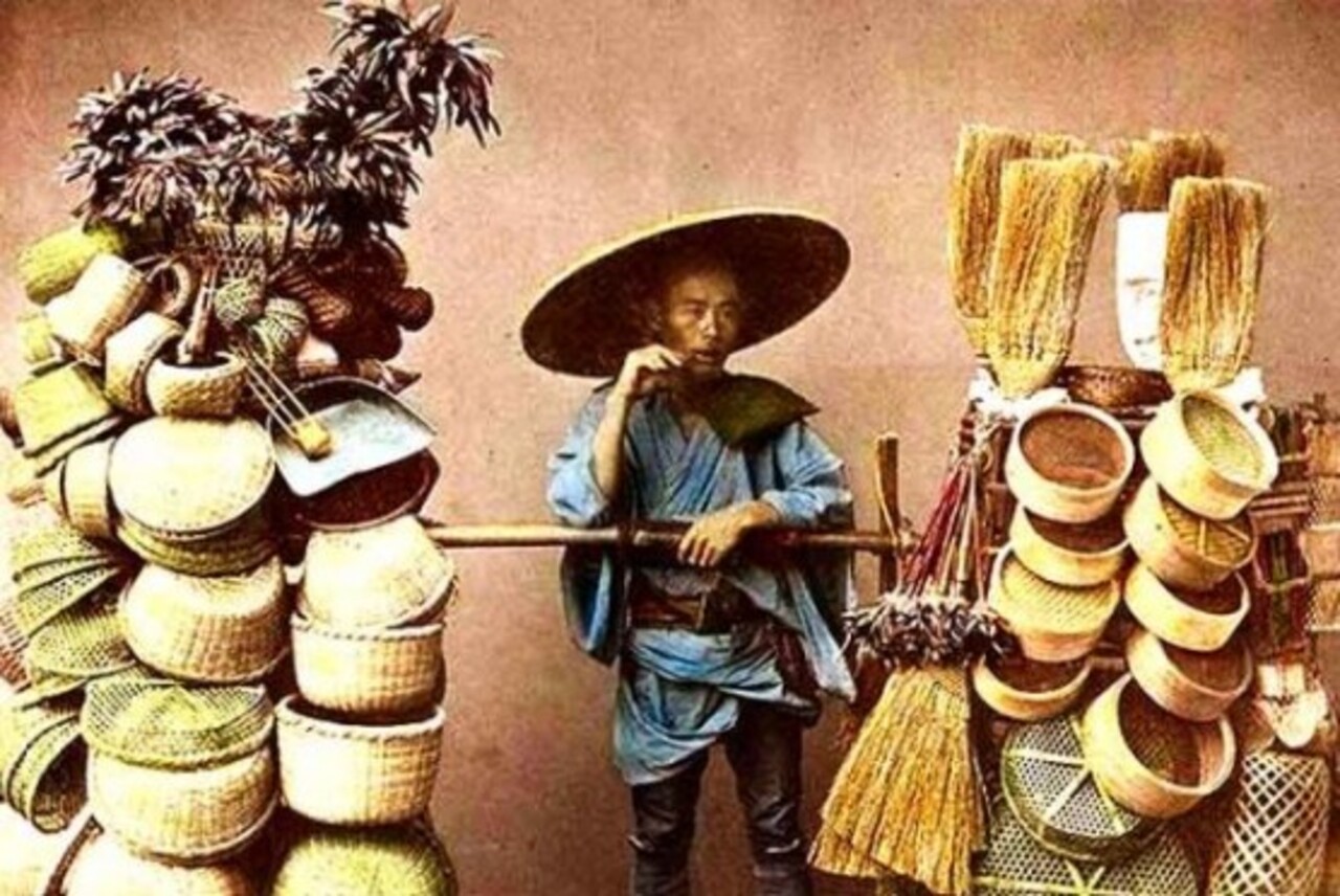 Desde a antiguidade, ela é usada em várias culturas para construção, artesanato e alimentação animal. A palha é popular por ser abundante, sustentável e versátil