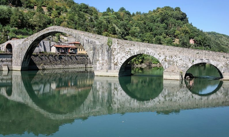 Ponte do Diabo, na região italiana da Toscana  