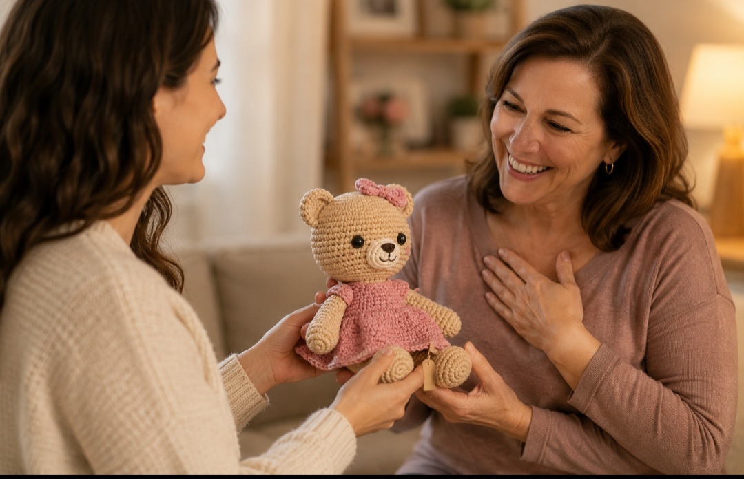 Além do aspecto decorativo, os amigurumis costumam ter grande valor afetivo. Muitas pessoas os produzem para presentear familiares, celebrar o nascimento de um bebê ou marcar datas especiais. Como cada peça é feita manualmente, dificilmente duas ficam exatamente iguais.