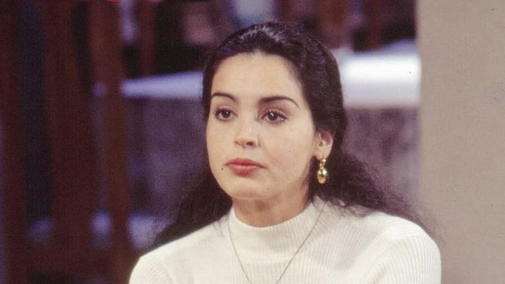 Suzy Sheila Rêgo nasceu no Rio de Janeiro, em 11 de março de 1967. Iniciou a carreira como modelo em Recife, conquistou o título de Miss Pernambuco em 1984 e ficou em segundo lugar no concurso Miss Brasil no mesmo ano. Na televisão, estreou em 1989, na novela 