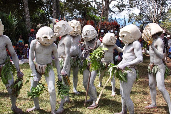 Tribo dos Asaro, na Papua-Nova Guiné, é uma das mais intrigantes do mundo | Wikimedia Commons/http://veton.picq.fr