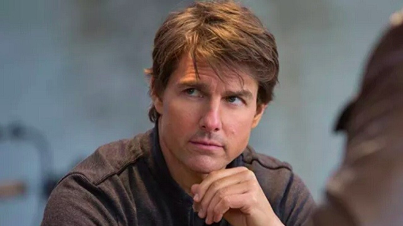 Fora das telas, Cruise também chama atenção por sua vida pessoal. O ator foi casado com as atrizes Nicole Kidman e Katie Holmes e, desde a década de 1980, é membro da Cientologia, religião que frequentemente é alvo de controvérsias. A imprensa especula que a Cientologia seria a razão pela qual Cruise mantém pouco contato com a filha Suri, fruto do casamento com Holmes. 
