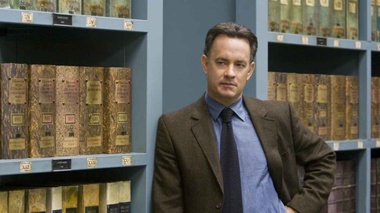 Os livros acompanham Robert Langdon, professor de simbologia da Universidade de Harvard, conhecido pela memória eidética e pela habilidade de decifrar códigos e símbolos. Ao longo das histórias, ele enfrenta conspirações que envolvem ciência, religião, tecnologia e mistérios históricos, em investigações ambientadas em cidades como Roma, Paris, Washington, Florença, Praga, Londres e Nova York. 
