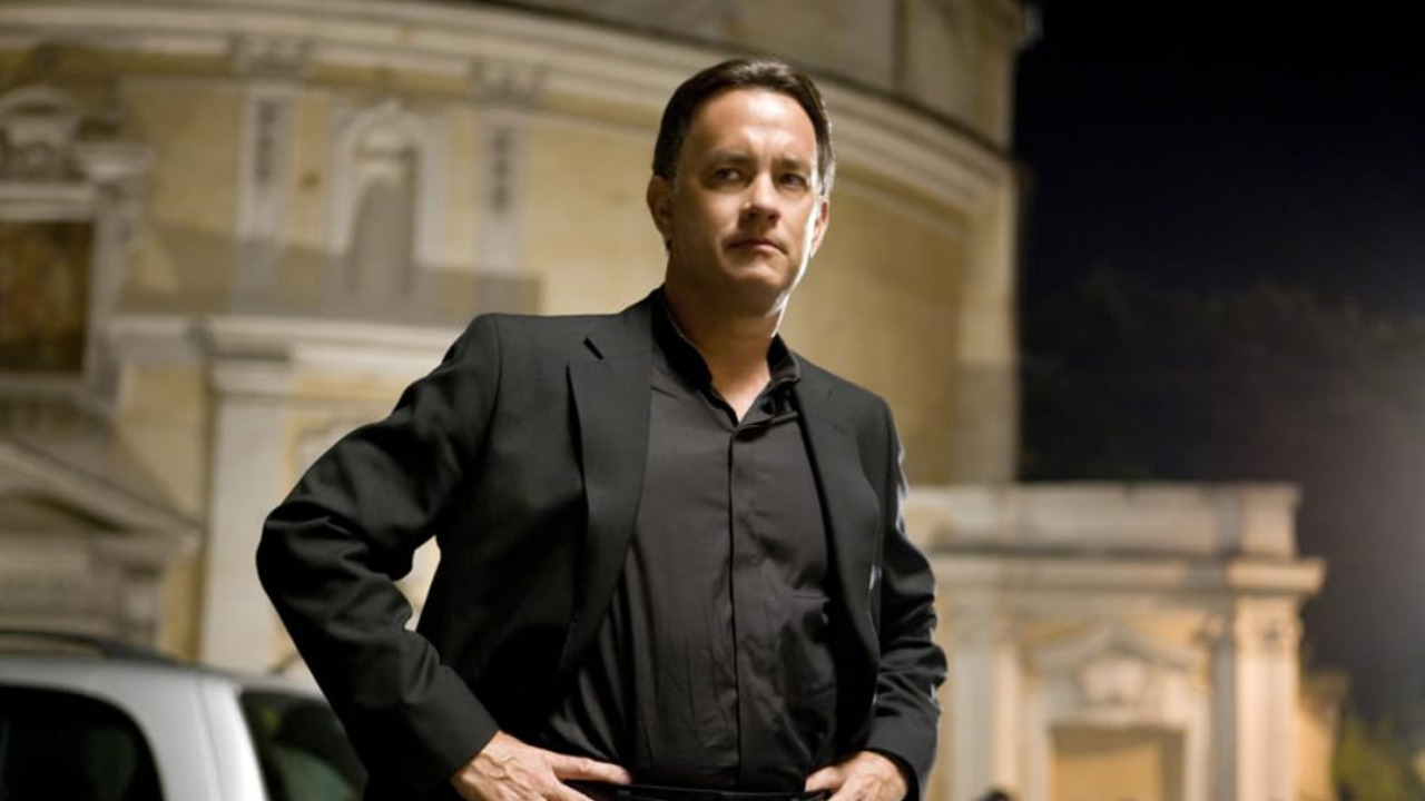 Os livros de Dan Brown já venderam mais de 250 milhões de exemplares em 56 idiomas, enquanto as adaptações para o cinema arrecadaram cerca de 2,2 bilhões de dólares nas bilheterias mundiais. Nos cinemas, Robert Langdon foi interpretado por Tom Hanks em 