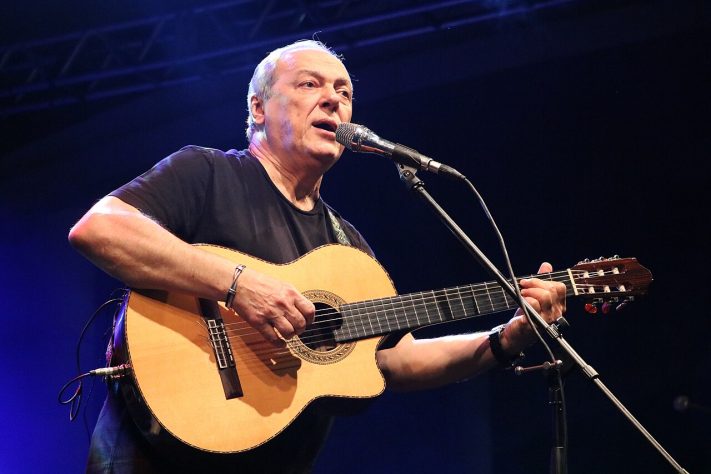 Cantor, compositor e violonista Toquinho 