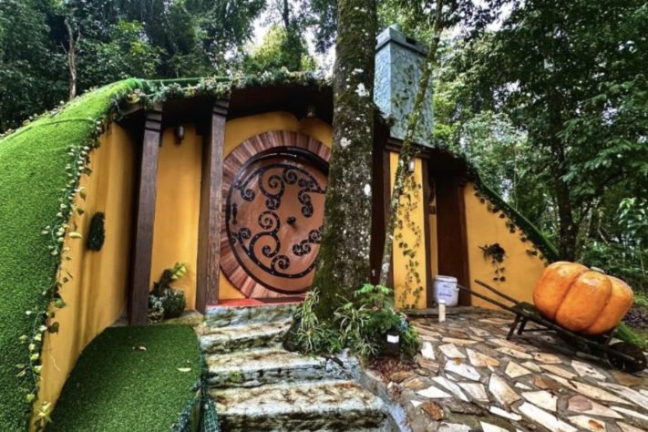 Hospedagens inspiradas no universo do 'Senhor dos Anéis' fazem sucesso perto de São Paulo – Vila Mágica Pousada (Toca do Valioso) – Reprodução/ Booking/Vila Mágica Pousada