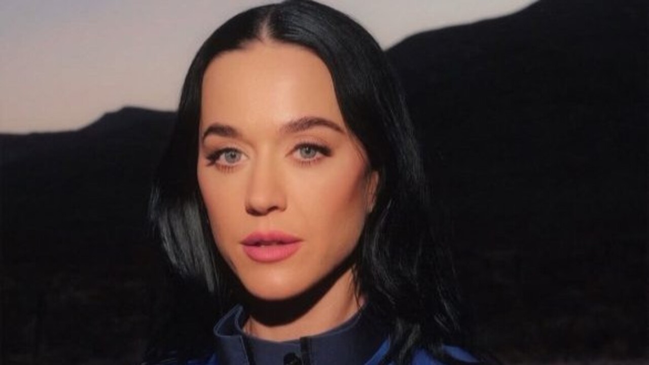 Em abril de 2025, Katy Perry participou da missão NS-31 da Blue Origin e se tornou integrante da primeira tripulação exclusivamente feminina a viajar ao espaço. O voo suborbital, realizado a bordo do foguete New Shepard, durou cerca de 11 minutos e ultrapassou a Linha de Kármán, marco reconhecido como o início do espaço.
