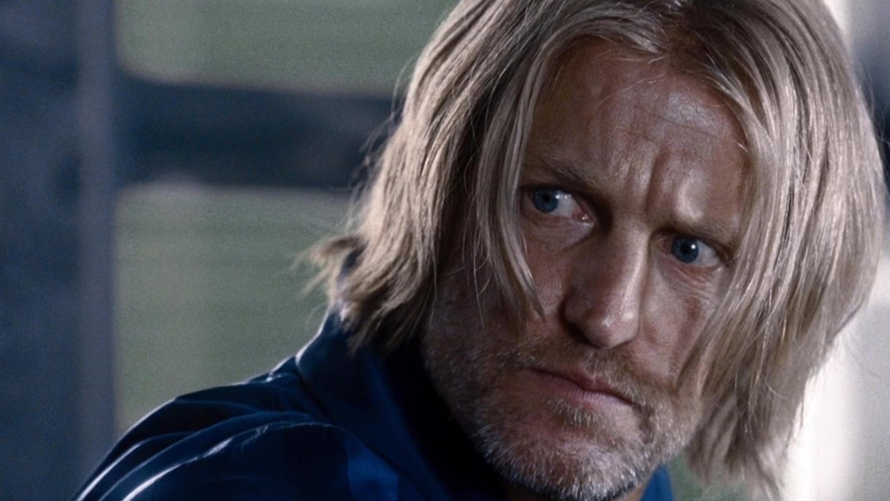 Harrelson também é conhecido pelo papel de Haymitch Abernathy, o mentor de Katniss e Peeta, interpretados por Jennifer Lawrence e Josh Hutcherson na franquia 