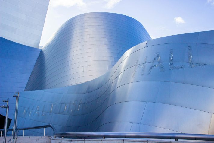 Walt Disney Concert Hall (Los Angeles, EUA) – Catalina Johnson/Unsplash