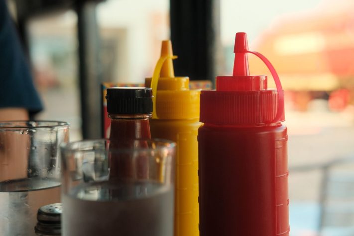 Ketchup e mostarda – Pexels/Eggy Clicks