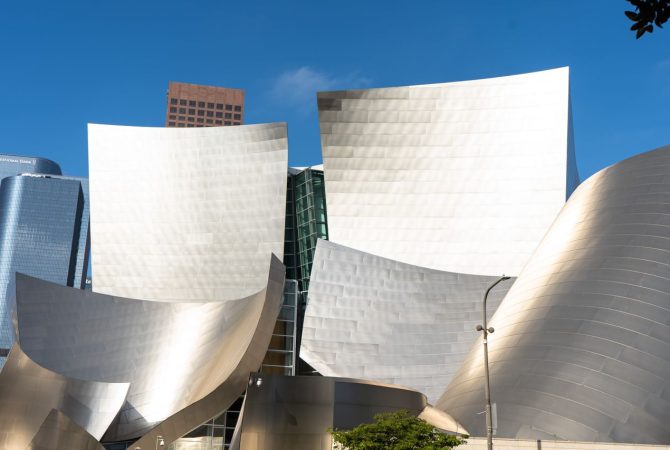 Walt Disney Concert Hall: edifício de arquiteto renomado exigiu mudança após fachada criar pontos de calor extremo e ‘tostar’ calçadas