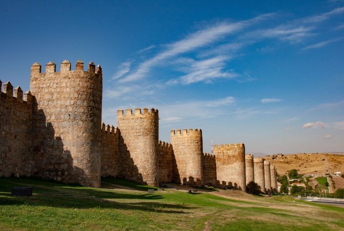 Ávila, na Espanha, preserva uma das muralhas medievais mais bem preservadas da Europa; conheça!