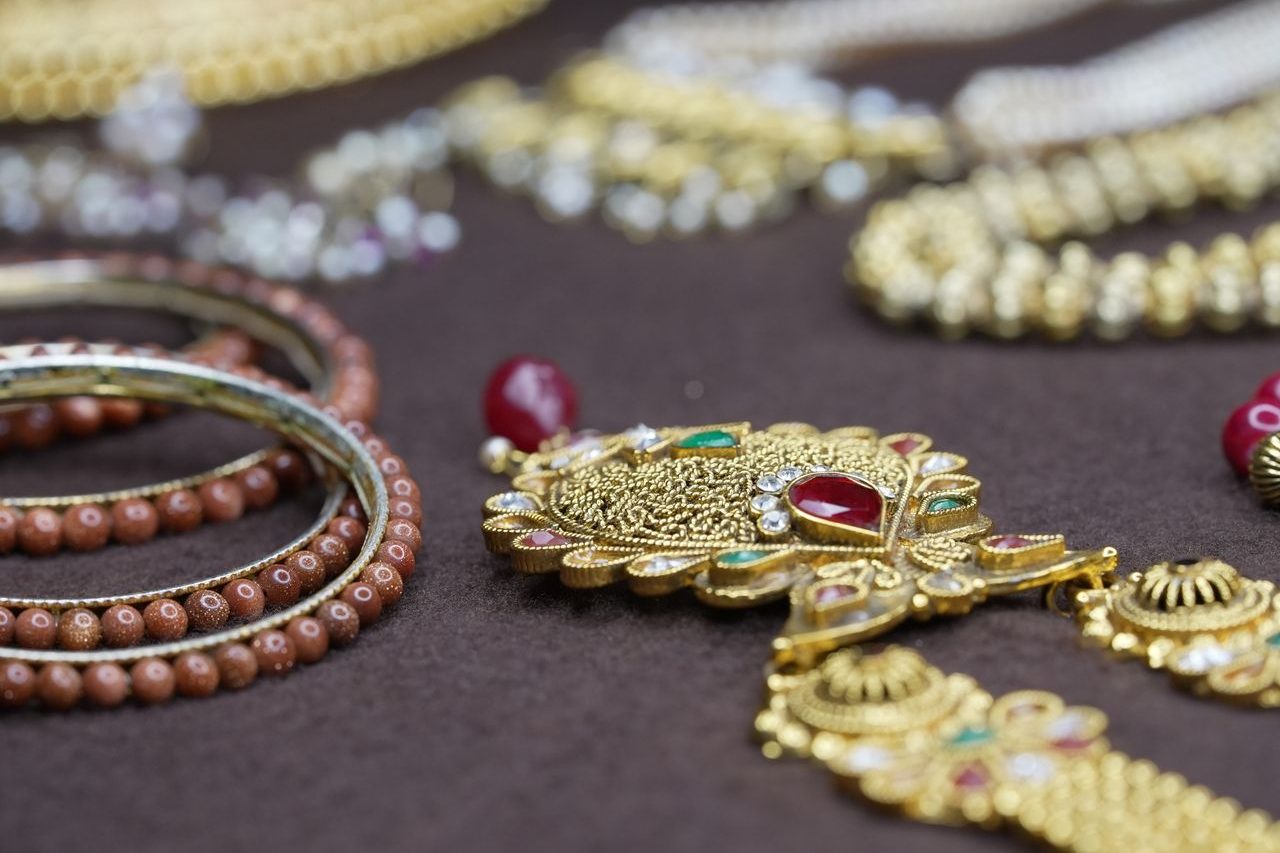 Joias, ouro – Pexels/Kunal Lakhotia