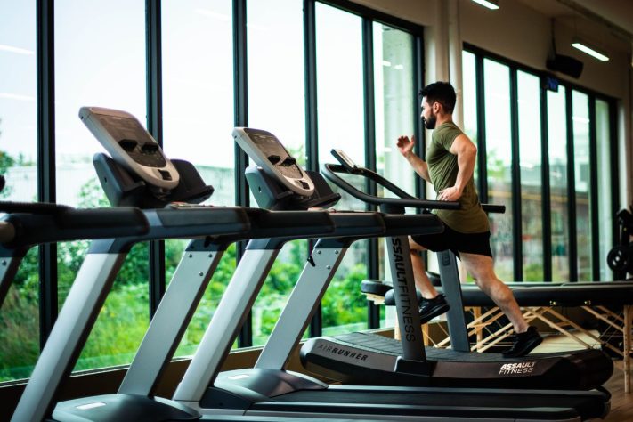 Exercício físico, corrida, esteira, atividade física – Pexels/William Choquette