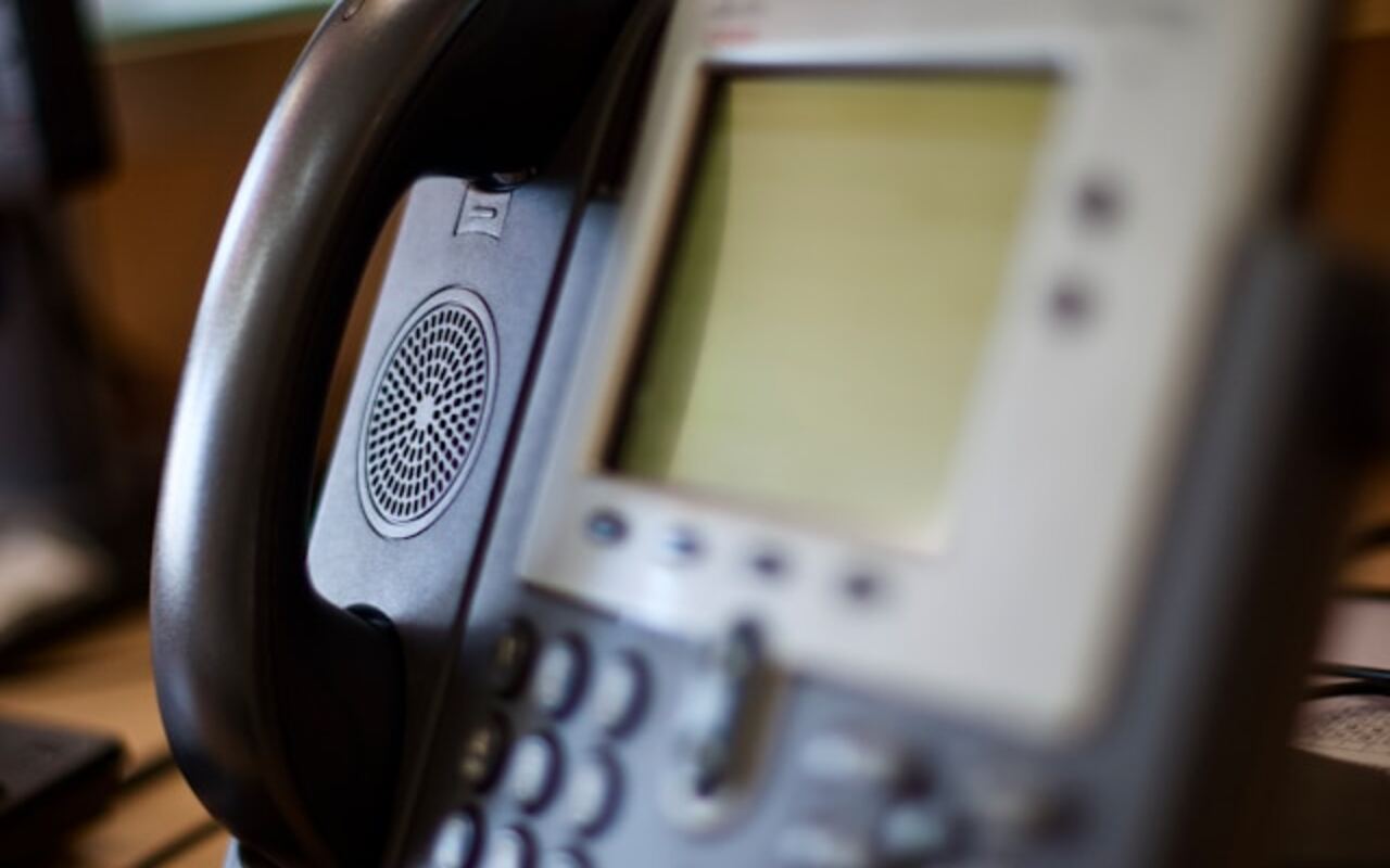 Telefone fixo - Foto de Dan Dennis na Unsplash