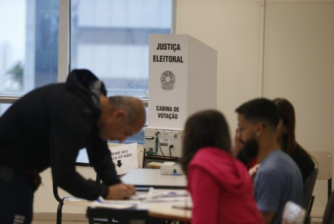 Eleições 2026: saiba o que é domicílio eleitoral e como funciona o voto em trânsito