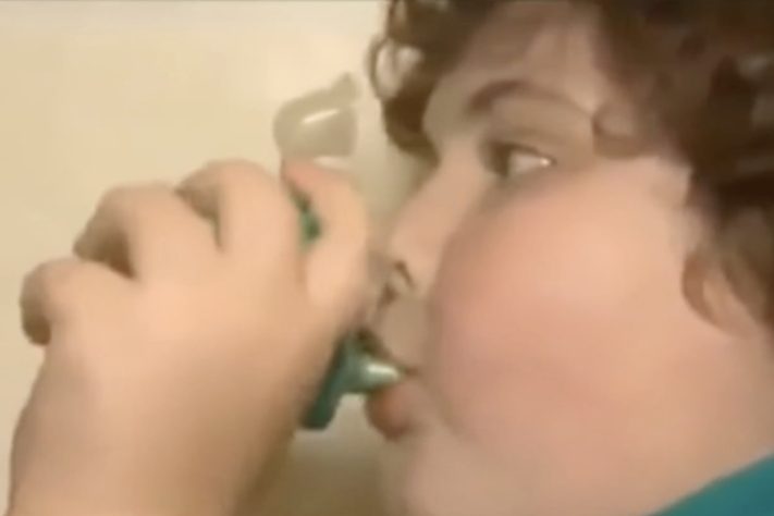 Campanha leva empresa a retomar produção de copo descontinuado há 20 anos para garantir saúde de adolescente autista – Reprodução/CGTN