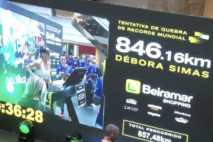 Catarinense Débora Simas quebrou o recorde mundial de corrida em esteira — Reprodução/SBT