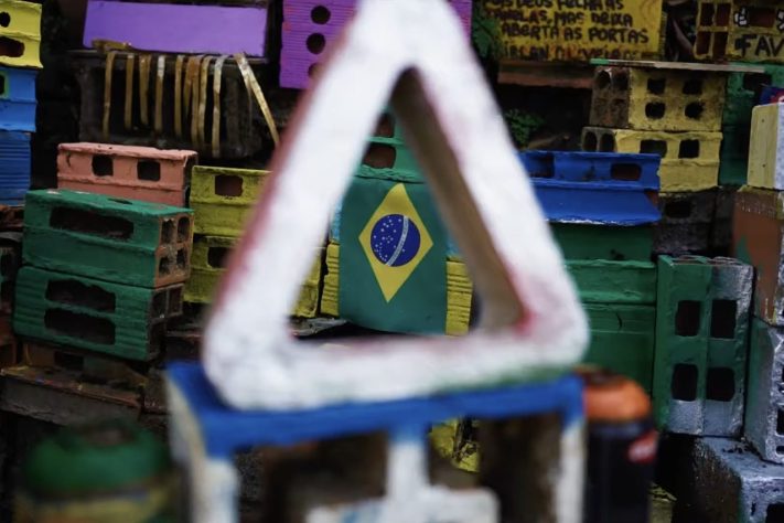 Projeto Morrinho, favela em miniatura criada por crianças do Rio de Janeiro virou obra de arte e foi parar até em exposição de Veneza – Reprodução