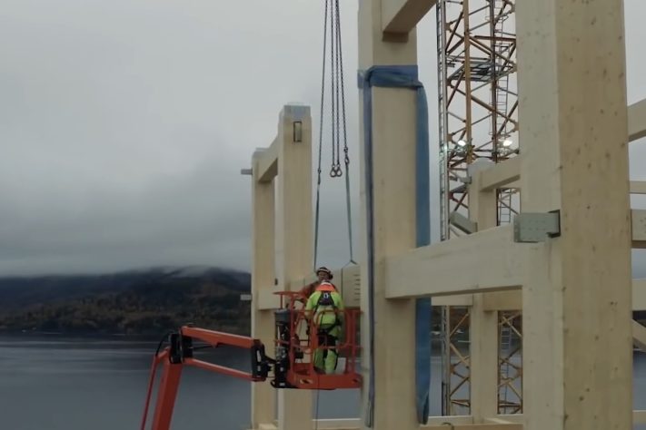 Torre de 18 andares na Noruega usa peças enormes de madeira e virou referência de engenharia – Reprodução