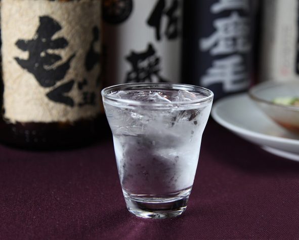 Bebidas japonesas saquê, soju e shochu