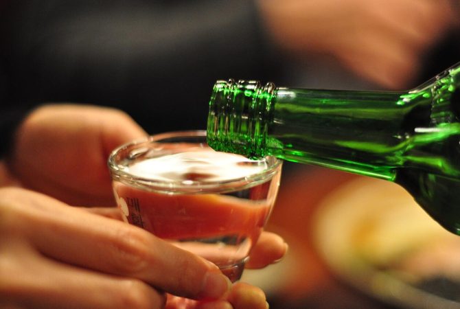 Shochu, saquê e soju: o que diferencia essas três populares bebidas asiáticas?