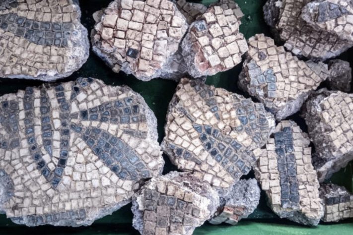 Escavações em Roma revelaram um edifício próximo ao Coliseu, datado do século 2 d.C., com mosaicos e afresco — Fabio Caricchia/Ministério da Cultura da Itália
