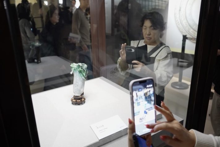 Repolho esculpido em jade de 18 centímetros atrai multidões e virou símbolo de museu em Taiwan – Reprodução/YouTube TaiwanPlus News