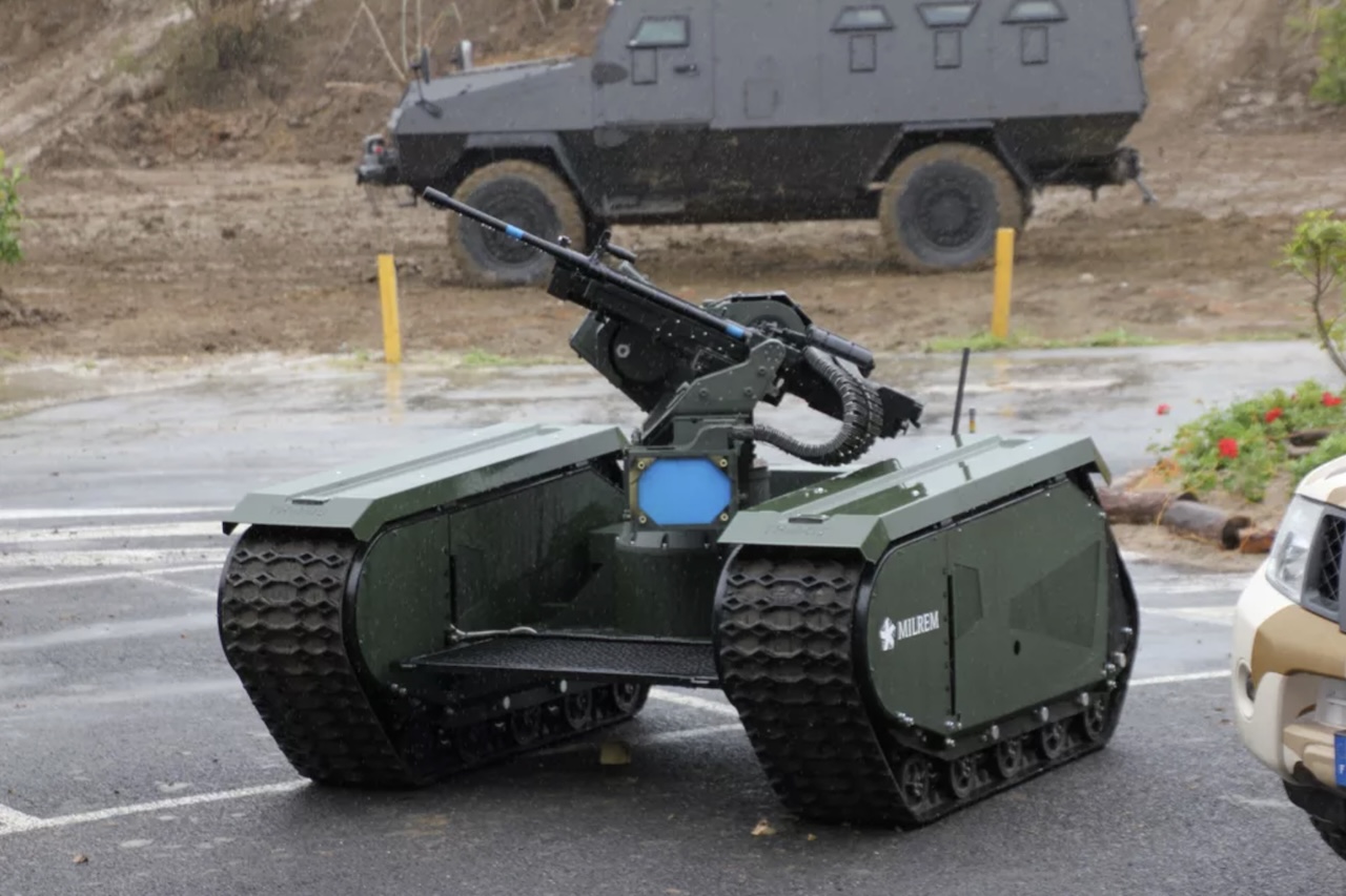 As negociações sobre o assunto se prolongam há anos, enquanto drones e outros equipamentos não tripulados ganham espaço em conflitos como os da Ucrânia, do Oriente Médio e do Sudão. Na Ucrânia, veículos robóticos terrestres já são usados principalmente para transporte de materiais, entrega de suprimentos e retirada de soldados feridos, reduzindo a exposição das tropas.