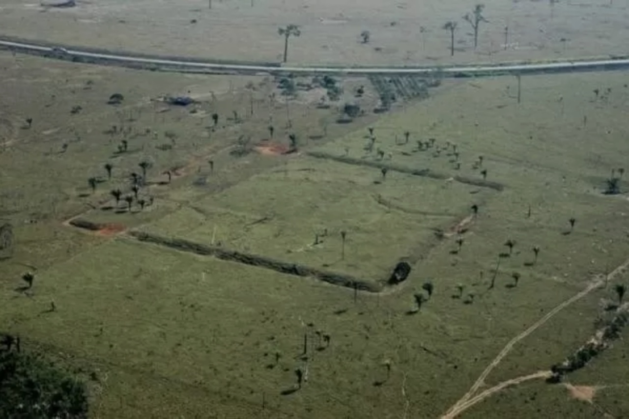 Outro ponto de preocupação envolve a preservação desse patrimônio, ameaçado pelo avanço do desmatamento, da exploração madeireira e da expansão agrícola, que podem destruir sítios arqueológicos antes mesmo de serem estudados. O real motivo do desaparecimento da civilização dos Aquiry entre os séculos 9 e 10 até hoje permanece um mistério. 