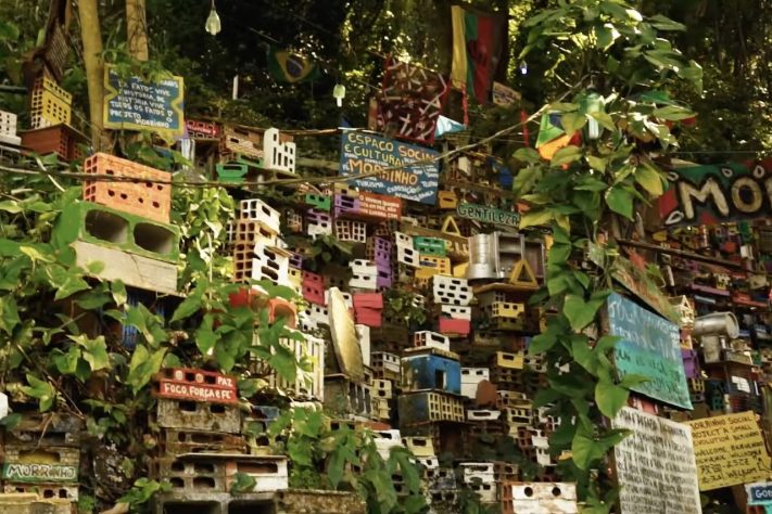 Projeto Morrinho, favela em miniatura criada por crianças do Rio de Janeiro virou obra de arte e foi parar até em exposição de Veneza – Reprodução
