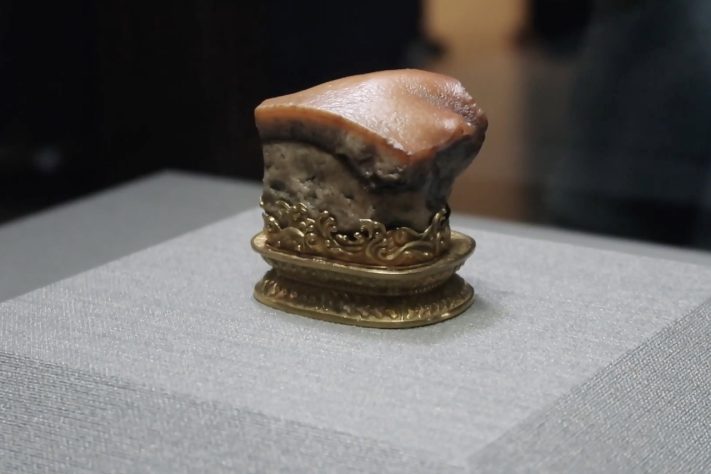 Pedra em Forma de Carne (Museu do Palácio Nacional, Taipei) – Reprodução/YouTube TaiwanPlus News