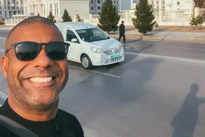 Robson Jesus, brasileiro que bateu recorde ao conhecer os 193 países reconhecidos pela ONU –Reprodução @onegovailonge